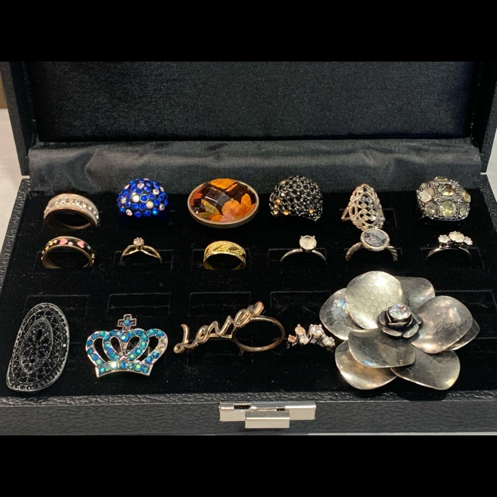 100+ Piece Jewelry~Craft~Repurpose~
Create~Upcycle Ring Lot